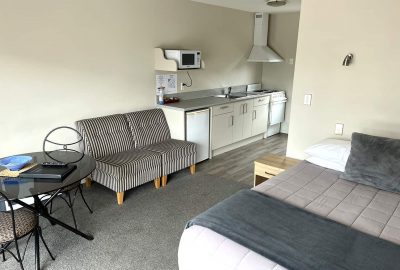 standard studio with kitchen of Jade Court Motel in Hokitika, West Coast